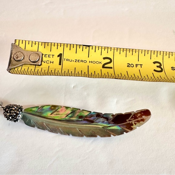 Elegant Silver Necklace with Iridescent Pendant - Picture 8 of 9